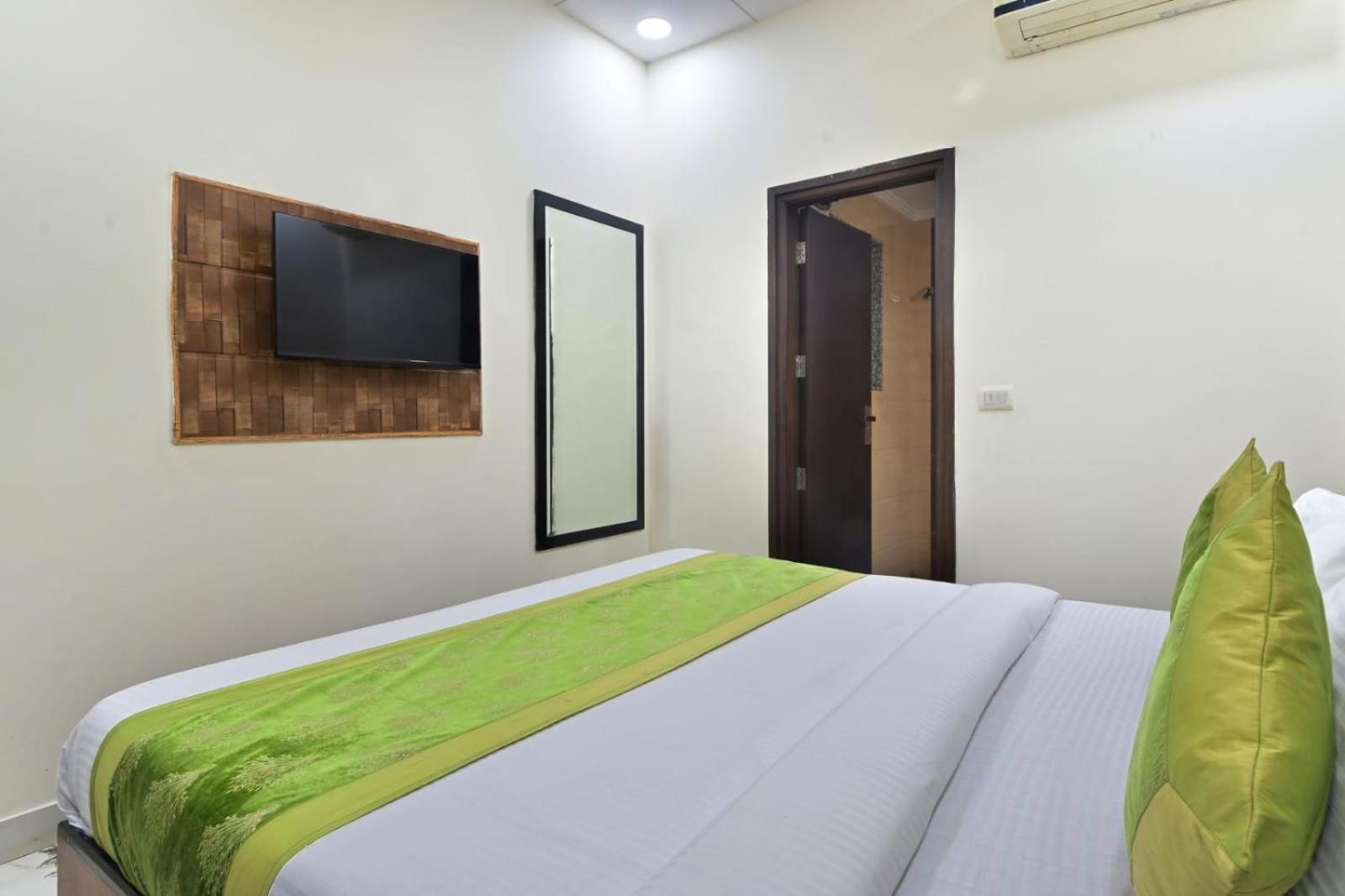 Emporio View - Railway Station - Paharganj Hotel New Delhi