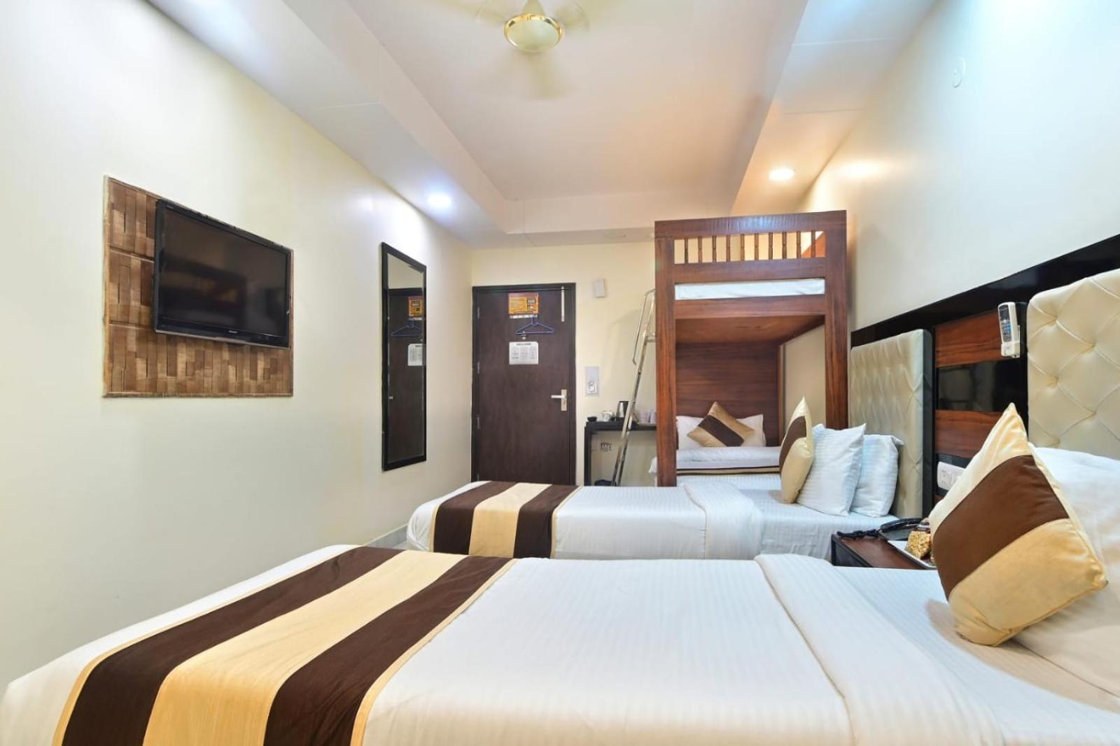 Emporio View - Railway Station - Paharganj Hotel New Delhi